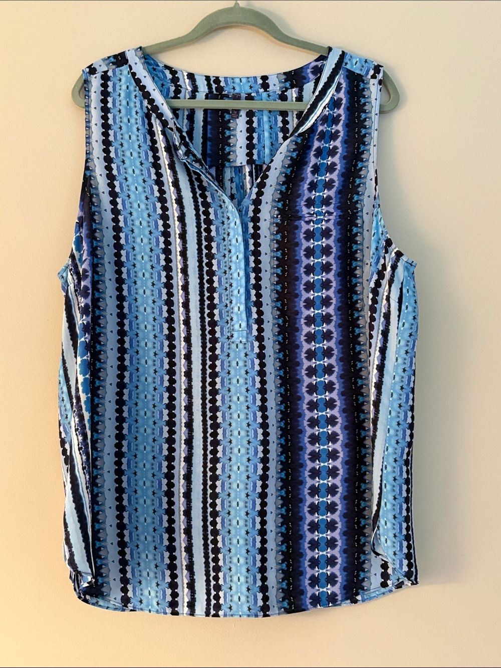 Sleeveless V-Neck Blue Stripe Pattern Top